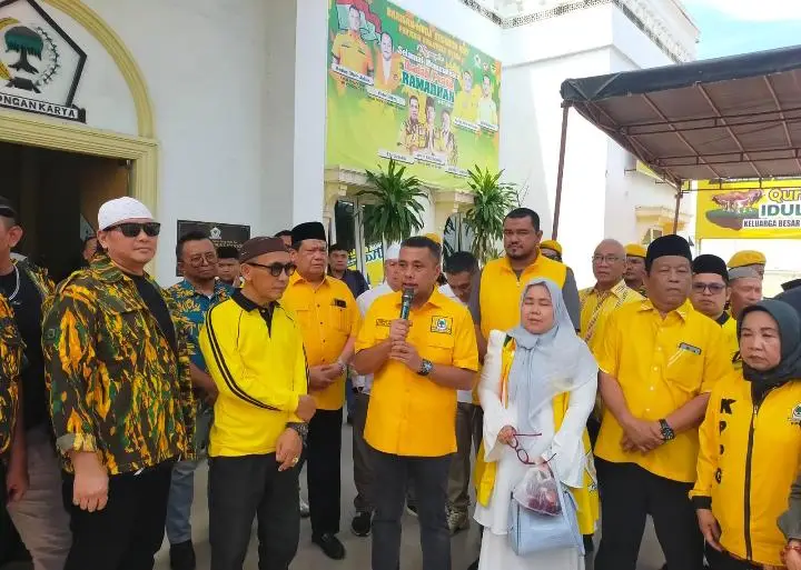 DPD Golkar Sumut Sembelih 18 Hewan Kurban, Salurkan 5.000 Paket Daging untuk Kaum Duafa dan Pengemudi Ojol