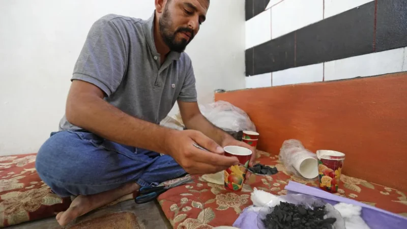 Punya Koleksi 858 Gelas Kertas, Pria India Pecahkan Rekor Dunia Guinness
