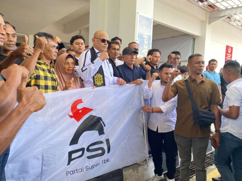 Ratusan Warga hingga Eks Kombatan GAM Jemput Ketua PSI Aceh 