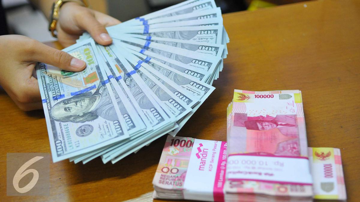 Rupiah Makin Loyo, Nyaris Tembus 17.900 per USD